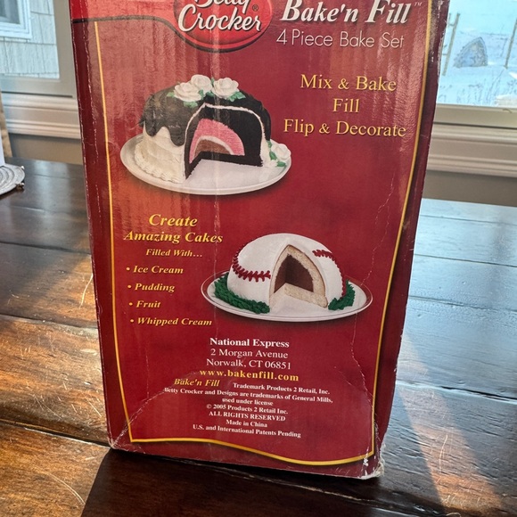 Betty Crocker Bake'n Fill 4 Piece Set - Red and Black - Picture 2 of 8